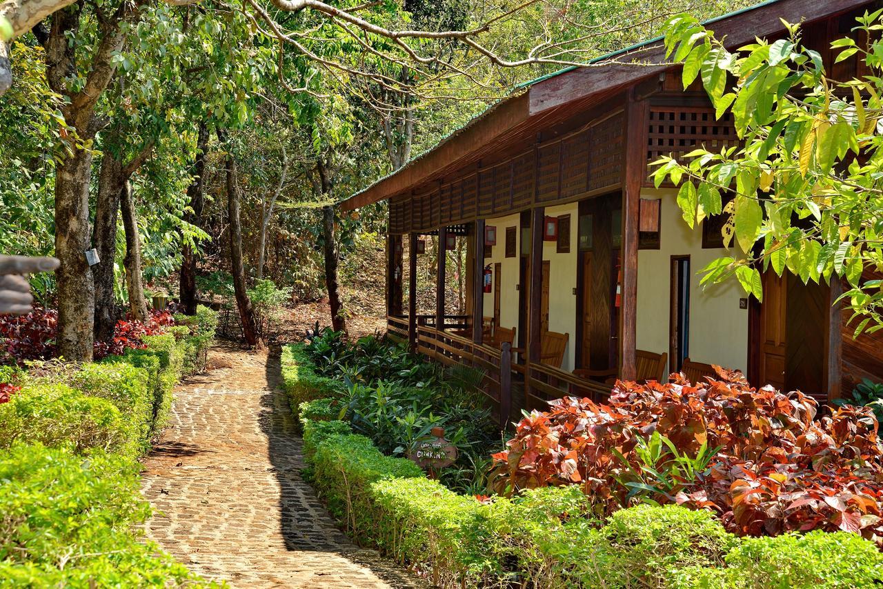 Popa Mountain Resort Mount Popa Exterior photo